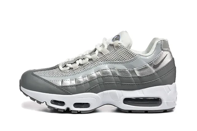 Nike Air Max 95 Pink and Black Lifestyle Sneakers 6
