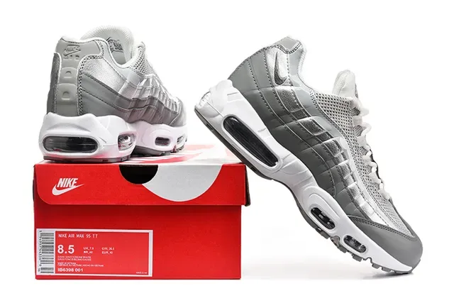 Nike Air Max 95 Pink and Black Lifestyle Sneakers 7