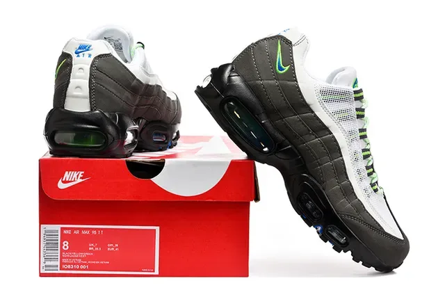 Nike Air Max 95 Pink and Black Lifestyle Sneakers 13