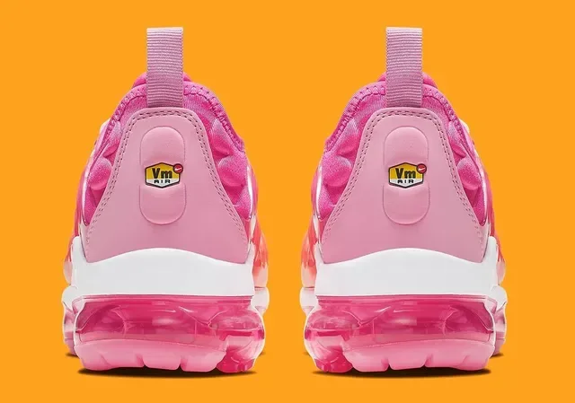 Nike Air Max Plus Gradient Pink and Gold Lifestyle Sneakers 2