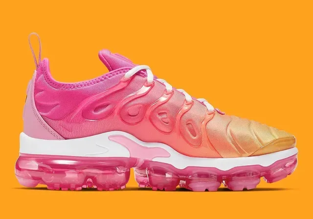 Nike Air Max Plus Gradient Pink and Gold Lifestyle Sneakers 3