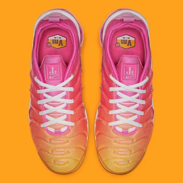 Nike Air Max Plus Gradient Pink and Gold Lifestyle Sneakers 4