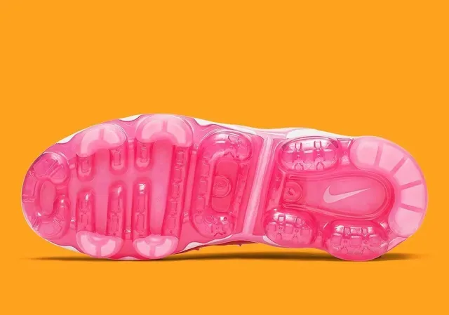 Nike Air Max Plus Gradient Pink and Gold Lifestyle Sneakers 6