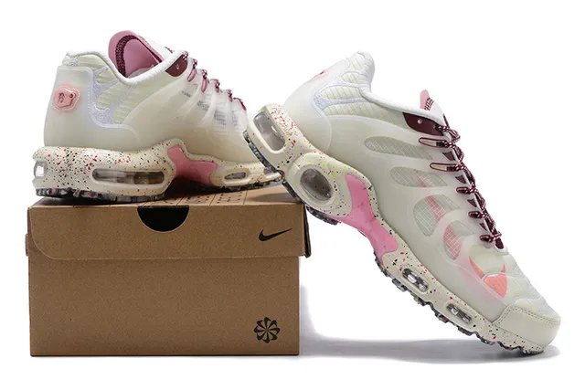 Nike Air Max Plus Pink and Maroon Lifestyle Sneakers 6