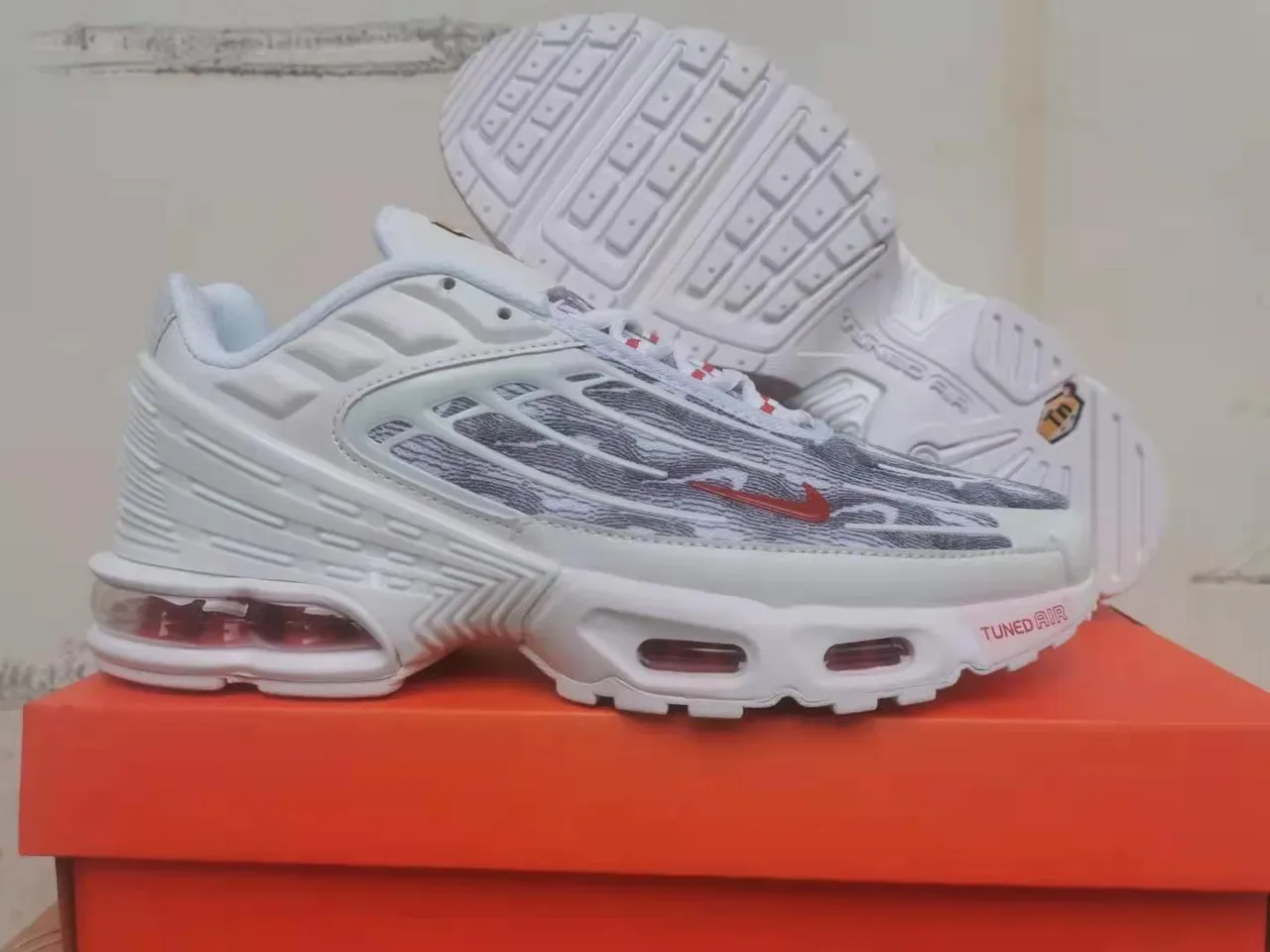 Nike Air Max Plus Tuned Air White Gray Orange Lifestyle Sneakers 4