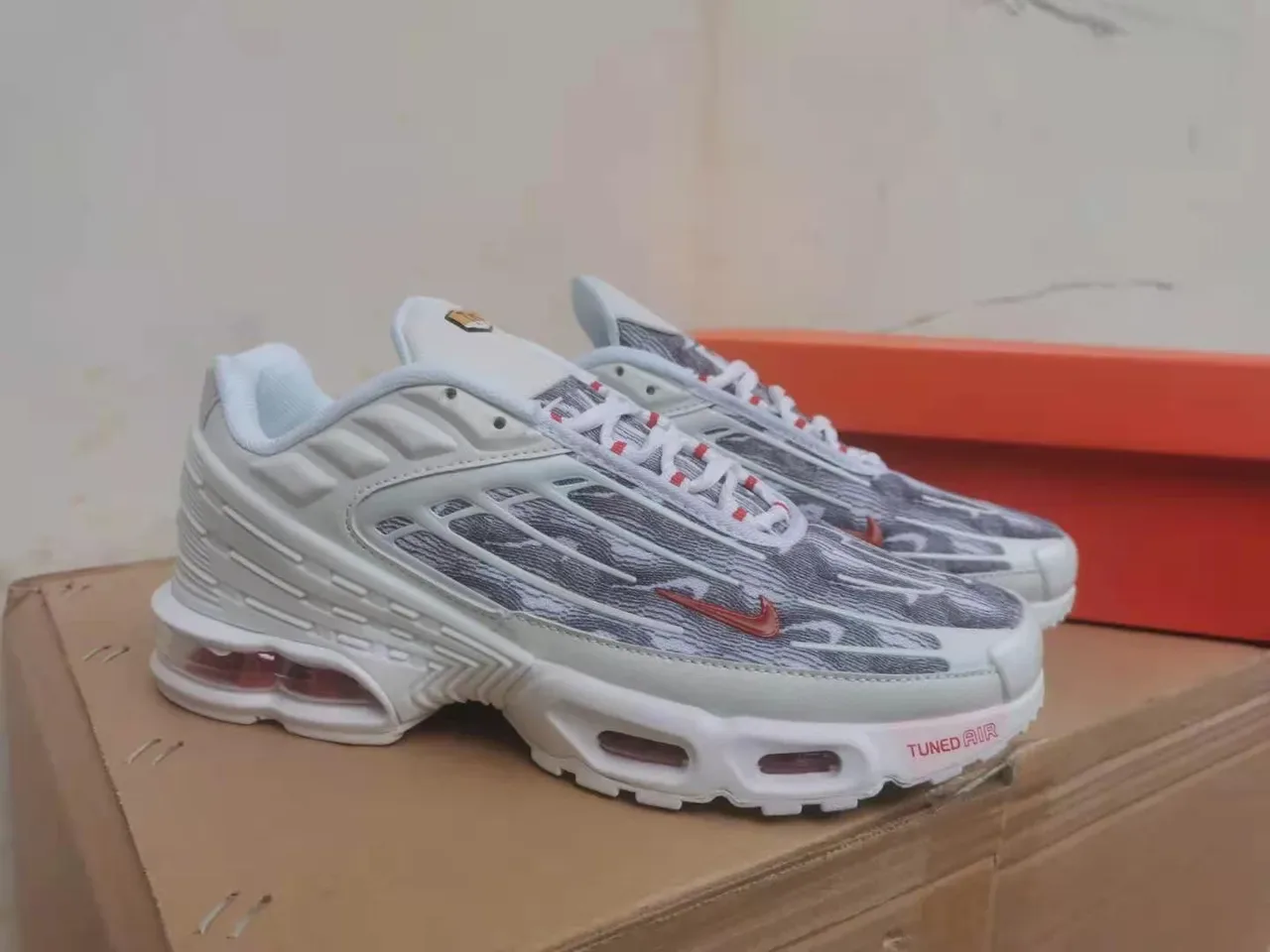 Nike Air Max Plus Tuned Air White Gray Orange Lifestyle Sneakers 6