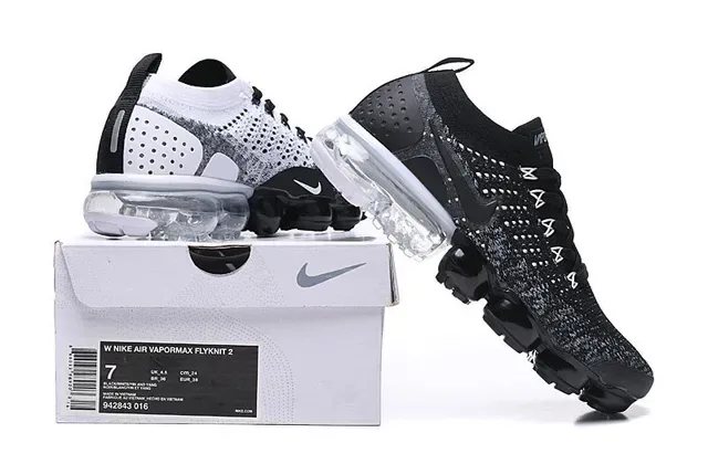 Nike Air VaporMax Flyknit Black White Dot Pattern Lifestyle Sneakers 2