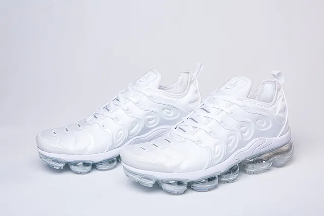 Nike Air VaporMax Plus White Lifestyle Sneakers 23