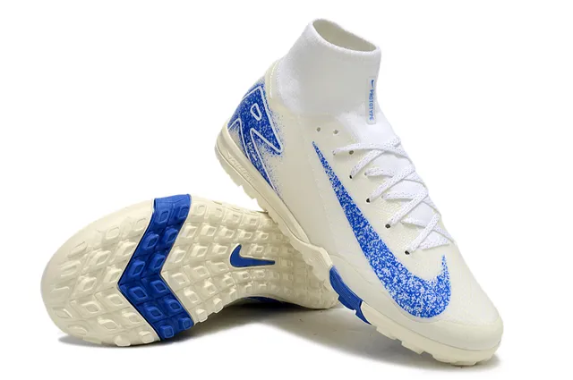 Nike Beige Blue Chaussures de football pour turf avec col de chaussette haut et upper Flyknit 4