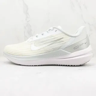 Nike Zapatillas de correr beige gris con upper de knit ingenieril, superposiciones sintéticas en capas