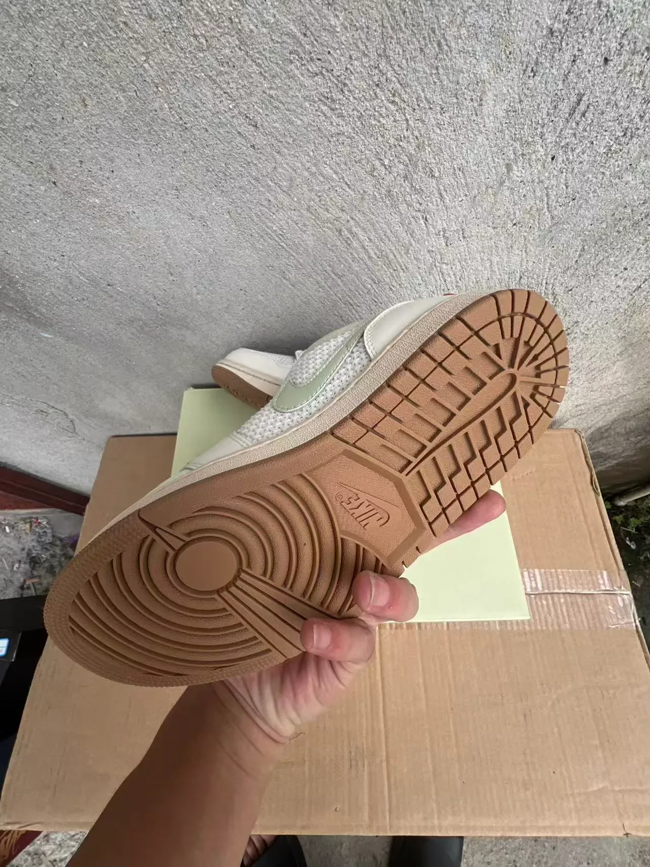 Nike Beige Green Low-Top Silhouette Textile-Mesh And Leather Overlay Construction Lifestyle Sneakers 6