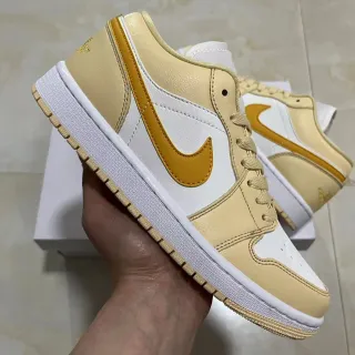 Nike Beige White Low-Top Leather-Paneled Lifestyle Sneakers