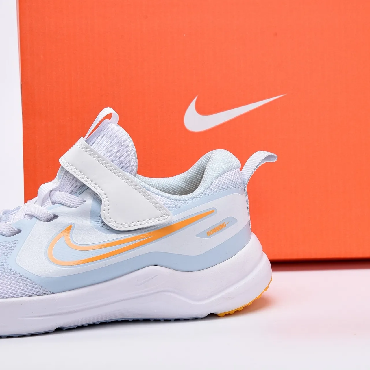 Nike Beige Yellow Low-Top Mesh Upper Running Shoes 8