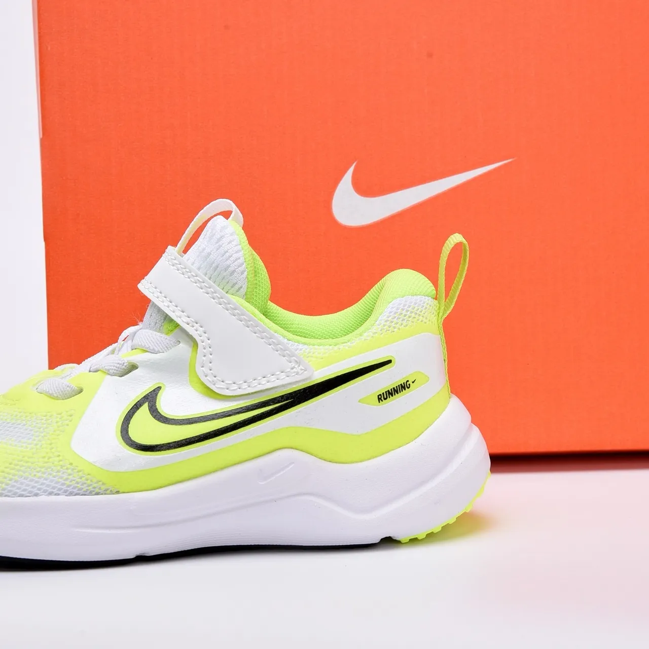 Nike Beige Yellow Low-Top Mesh Upper Running Shoes 13