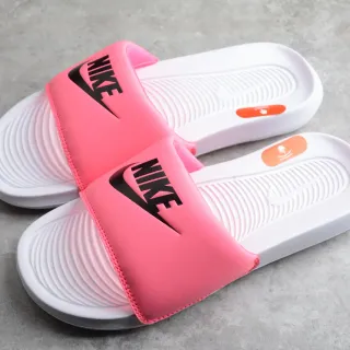 Nike Benassi JDI गुलाबी और सफेद चप्पल