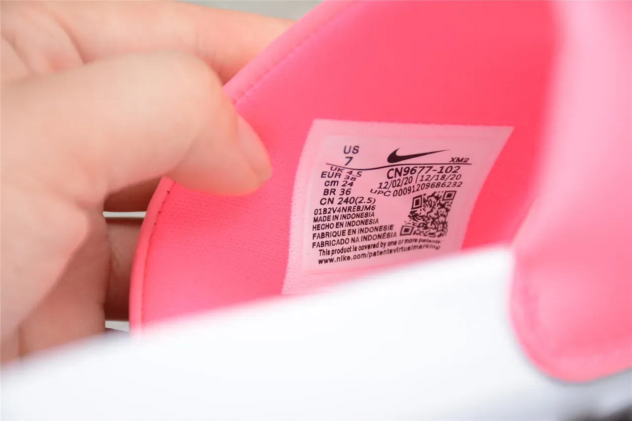 Nike Benassi Slide 粉色和白色拖鞋 3