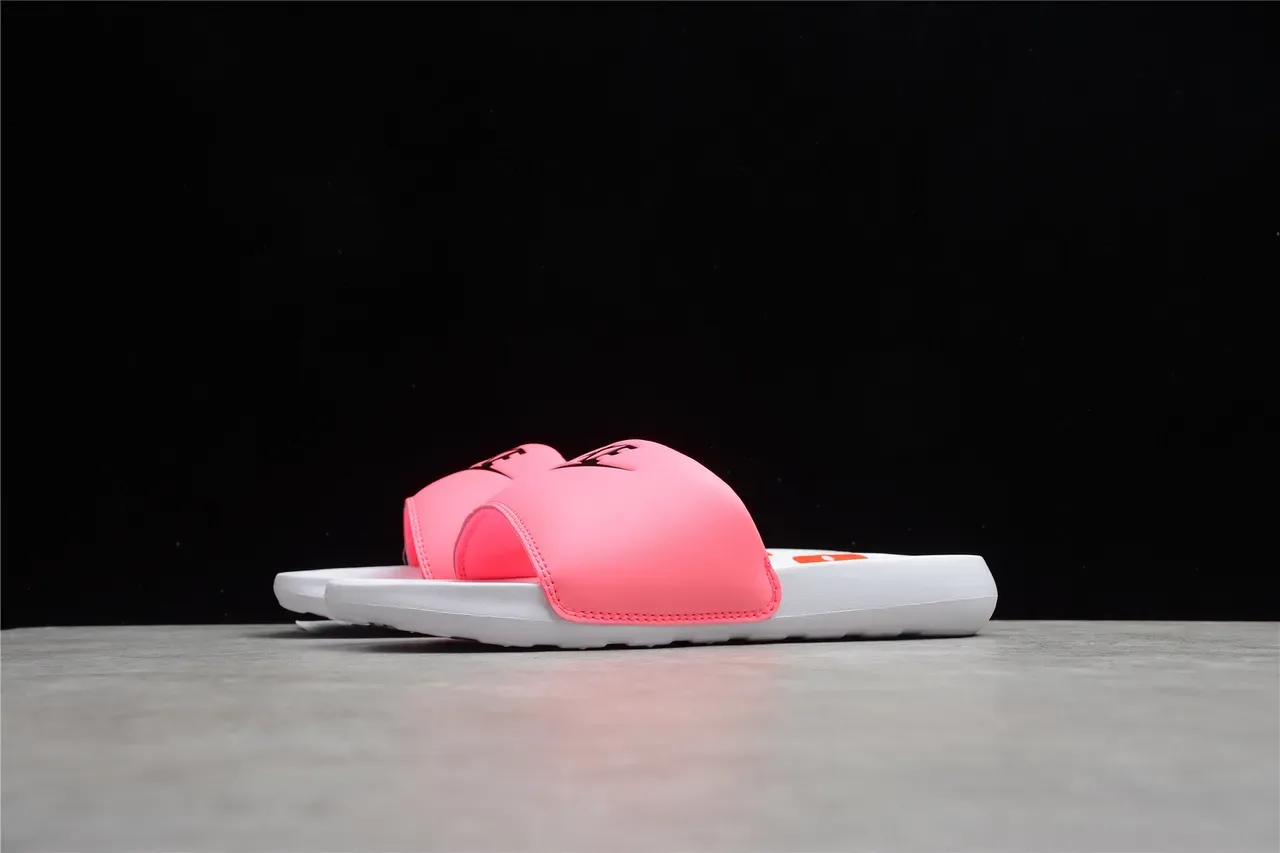 Nike Benassi Slide 粉色和白色拖鞋 11