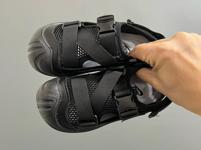Nike 黑色 米色 多带 魔术贴 休闲凉鞋 4