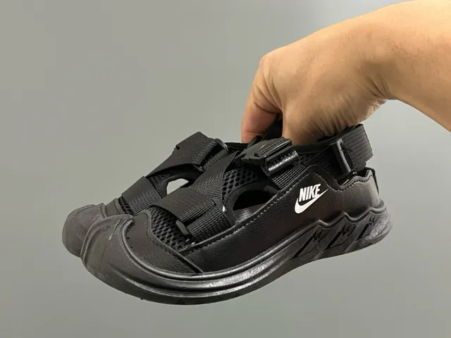 Nike 黑色 米色 多带 魔术贴 休闲凉鞋 5