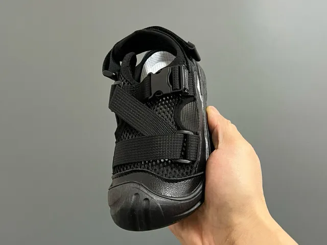 Nike 黑色 米色 多带 魔术贴 休闲凉鞋 7