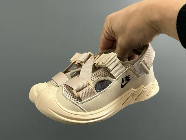 Nike 黑色 米色 多带 魔术贴 休闲凉鞋 14
