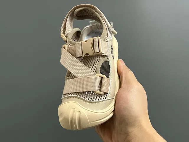 Nike 黑色 米色 多带 魔术贴 休闲凉鞋 15