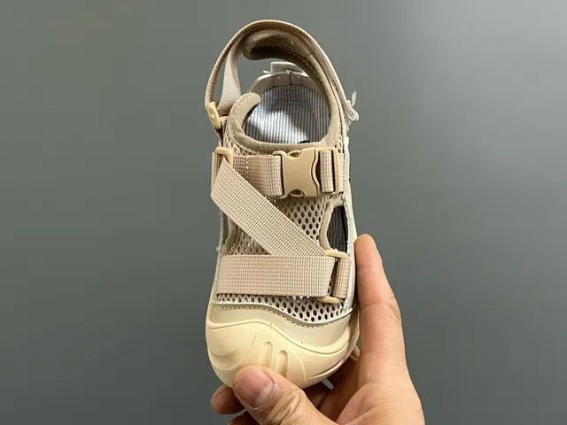 Nike 黑色 米色 多带 魔术贴 休闲凉鞋 18