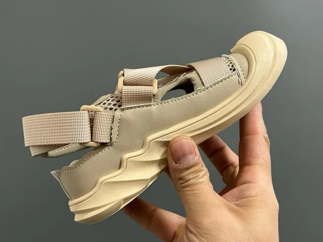 Nike 黑色 米色 多带 魔术贴 休闲凉鞋 20