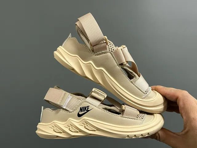 Nike 黑色 米色 多带 魔术贴 休闲凉鞋 21