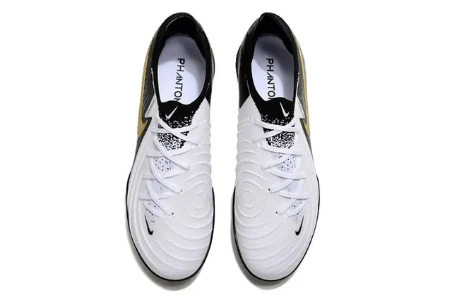 Nike Chaussures de football Turf Low-Cut Upper Synthétique et Tricot Noir et Or 2