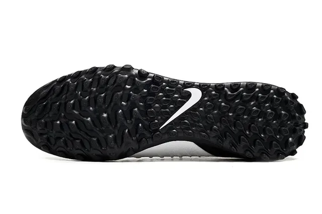 Nike Chaussures de football Turf Low-Cut Upper Synthétique et Tricot Noir et Or 6
