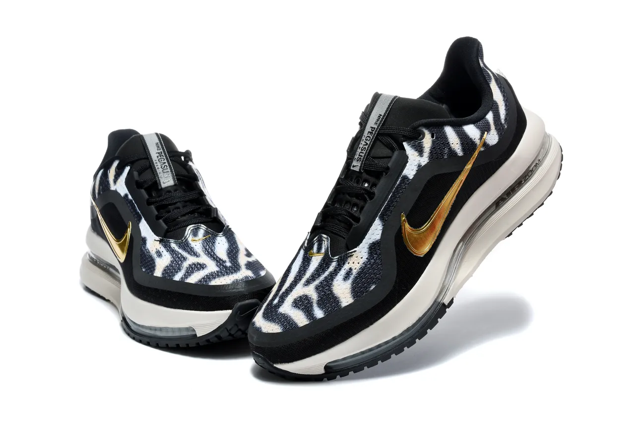 Chaussures de course Nike noir et or imprimé zébré en textile supérieur Swoosh métallique 7