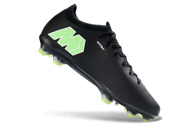 Nike Chaussures de football noir et vert coupe basse upper en knit studs moulés terrain ferme 2