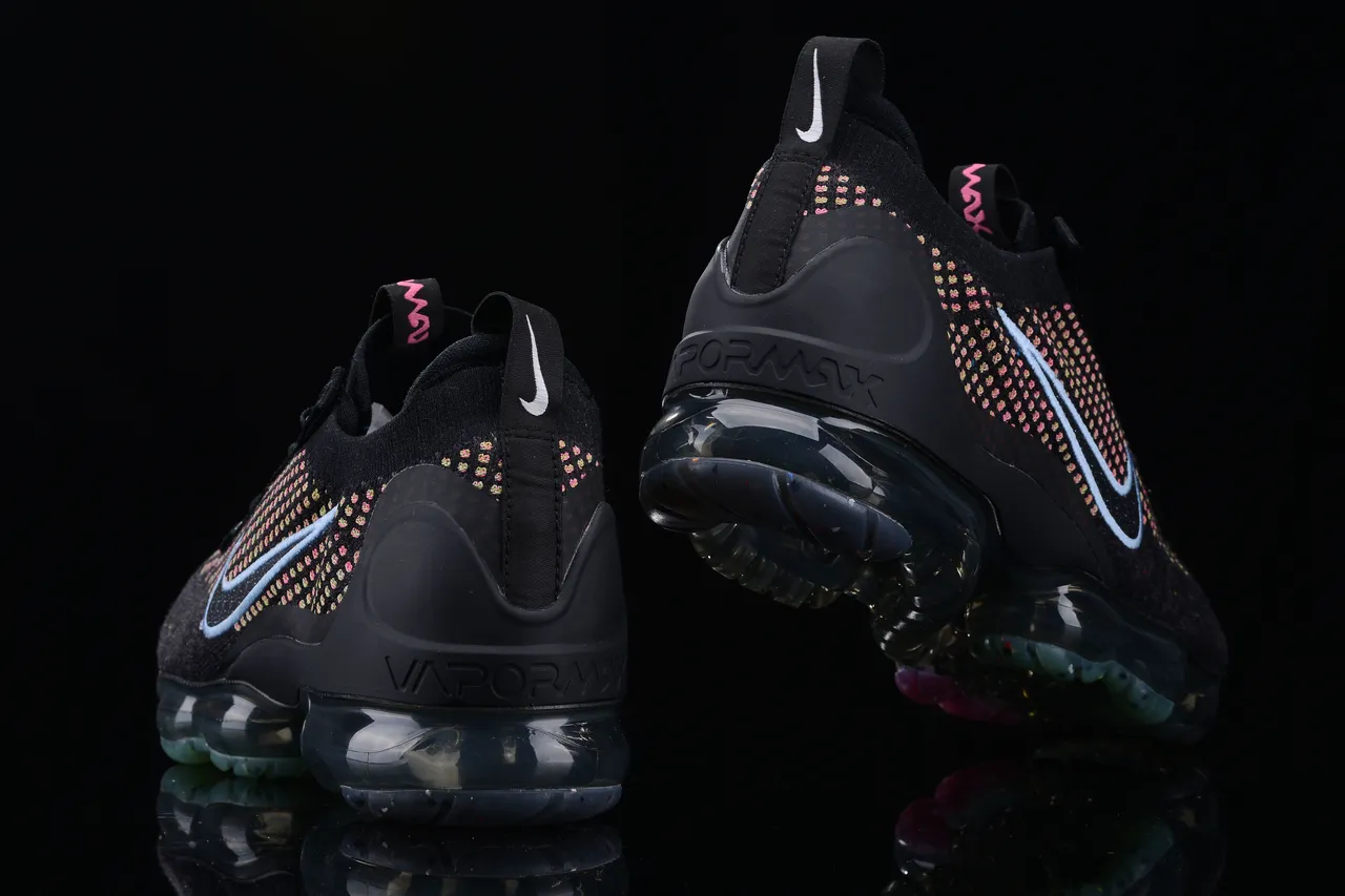 Nike Black Multicolor Knit Upper Visible Air Sole Lifestyle Sneakers 2