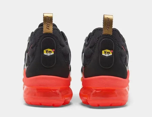 Nike Black Red Mesh And Synthetic Upper Wave-Shaped Cage Overlays Lifestyle Sneakers 4