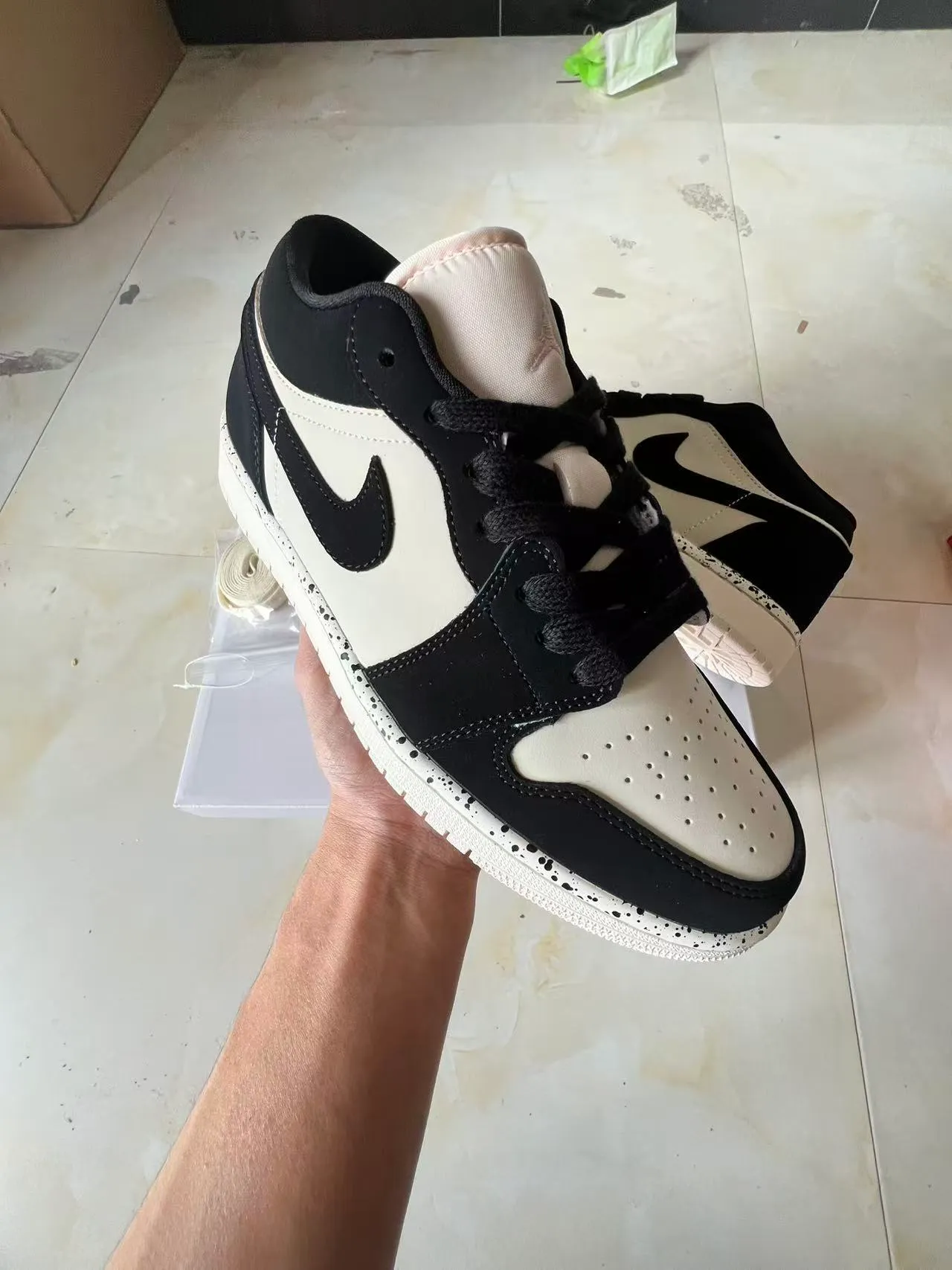 Nike Black White Low-Top Speckled Midsole Lifestyle Sneakers 2
