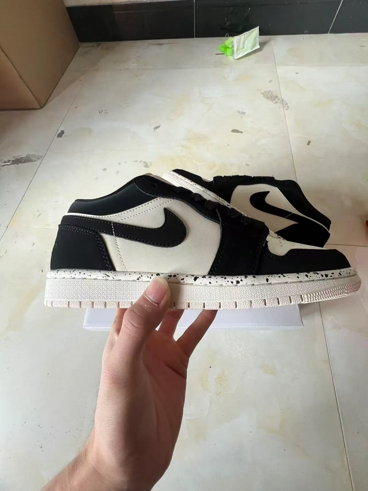 Nike Black White Low-Top Speckled Midsole Lifestyle Sneakers 7