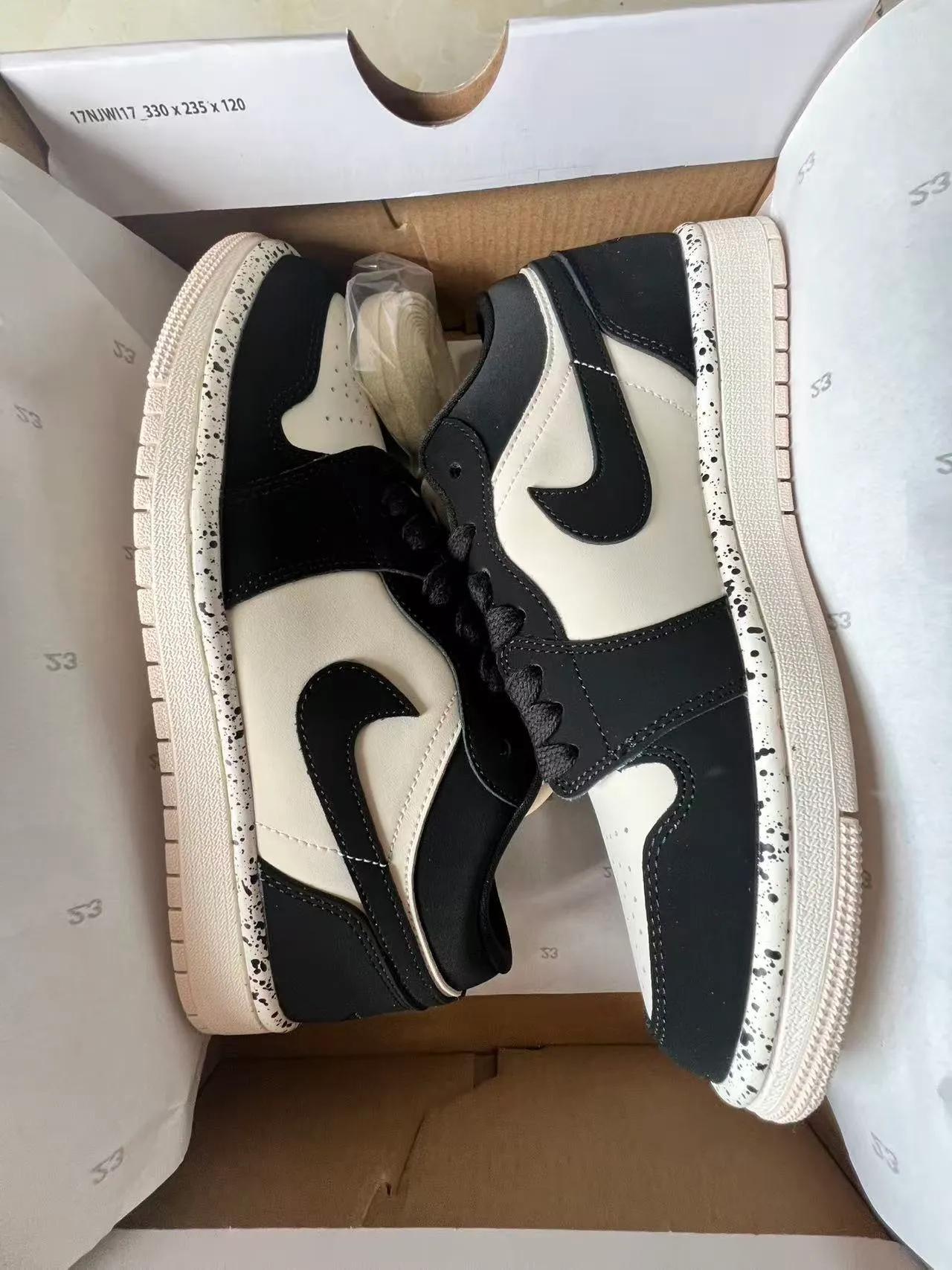 Nike Black White Low-Top Speckled Midsole Lifestyle Sneakers 9