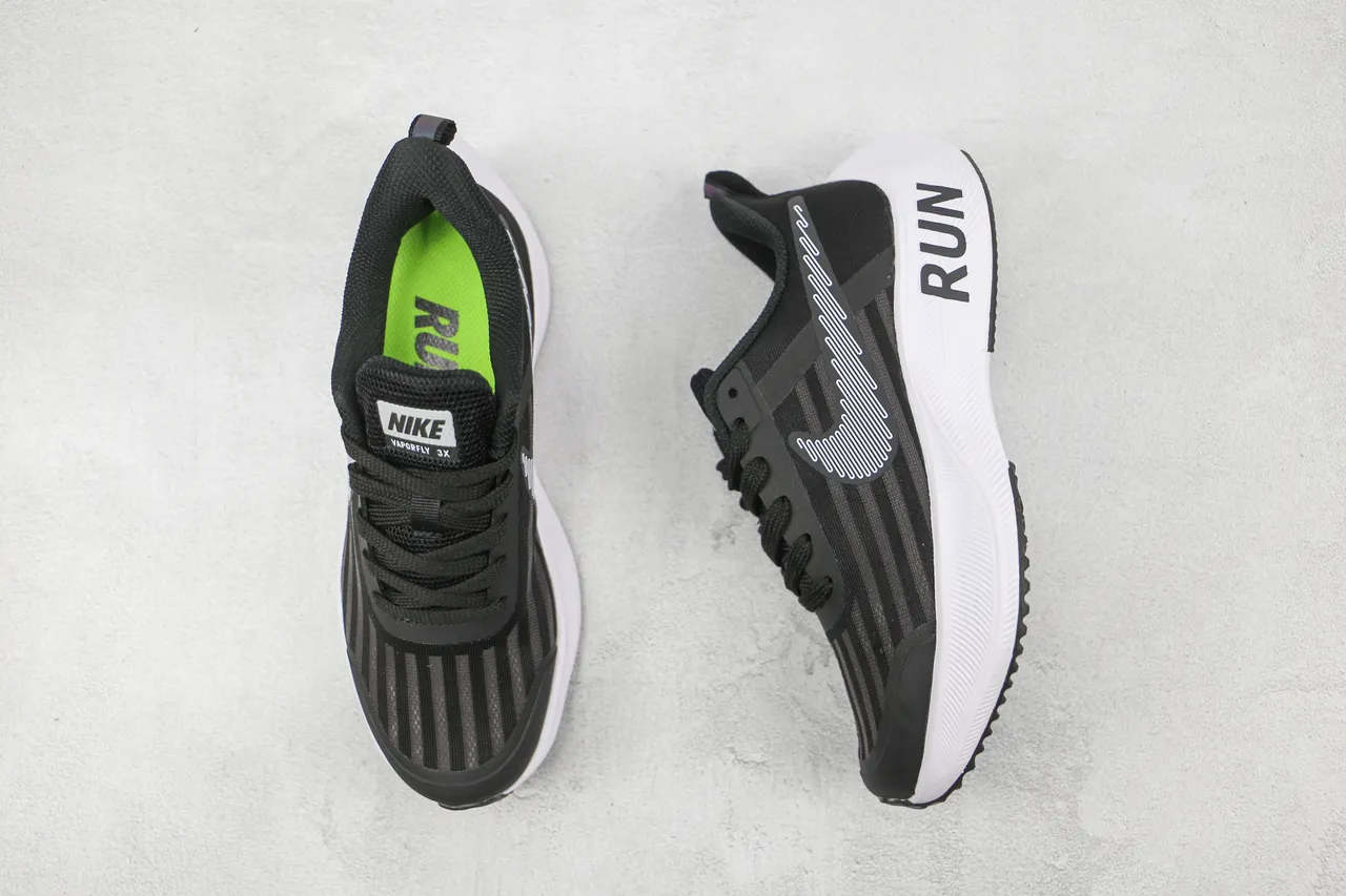 Nike Chaussures de course noir blanc rayé maille supérieure line-art swoosh 8