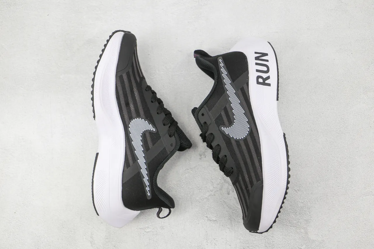 Nike Chaussures de course noir blanc rayé maille supérieure line-art swoosh 9