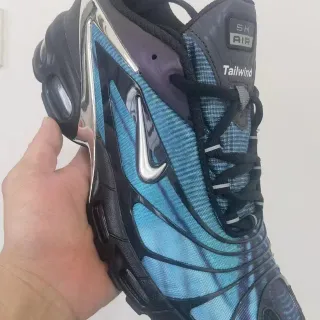 Nike Blue Black Mesh Upper Metallic Swoosh Sneakers