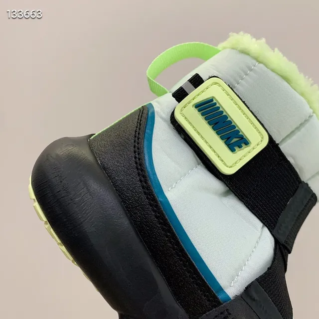 Nike Marron Noir Isolé Haut Col Fourré Bottes de Neige 21