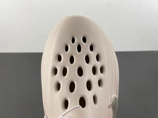 Nike beige plata ribeteado suela esculpida perforado superior Clog 4