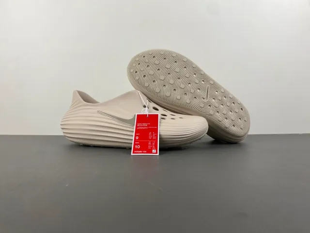 Nike beige plata ribeteado suela esculpida perforado superior Clog 9