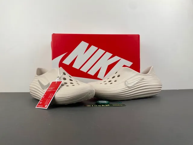 Nike beige plata ribeteado suela esculpida perforado superior Clog 10