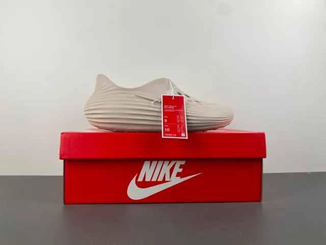 Nike beige plata ribeteado suela esculpida perforado superior Clog 12