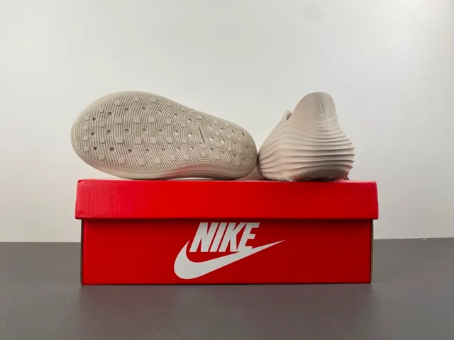 Nike beige plata ribeteado suela esculpida perforado superior Clog 13