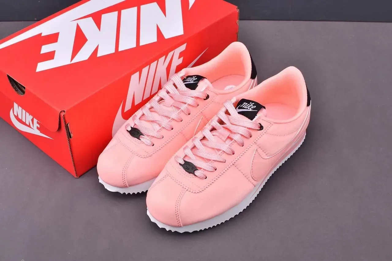 Nike Cortez Chaussures Lifestyle Rose et Noir 2