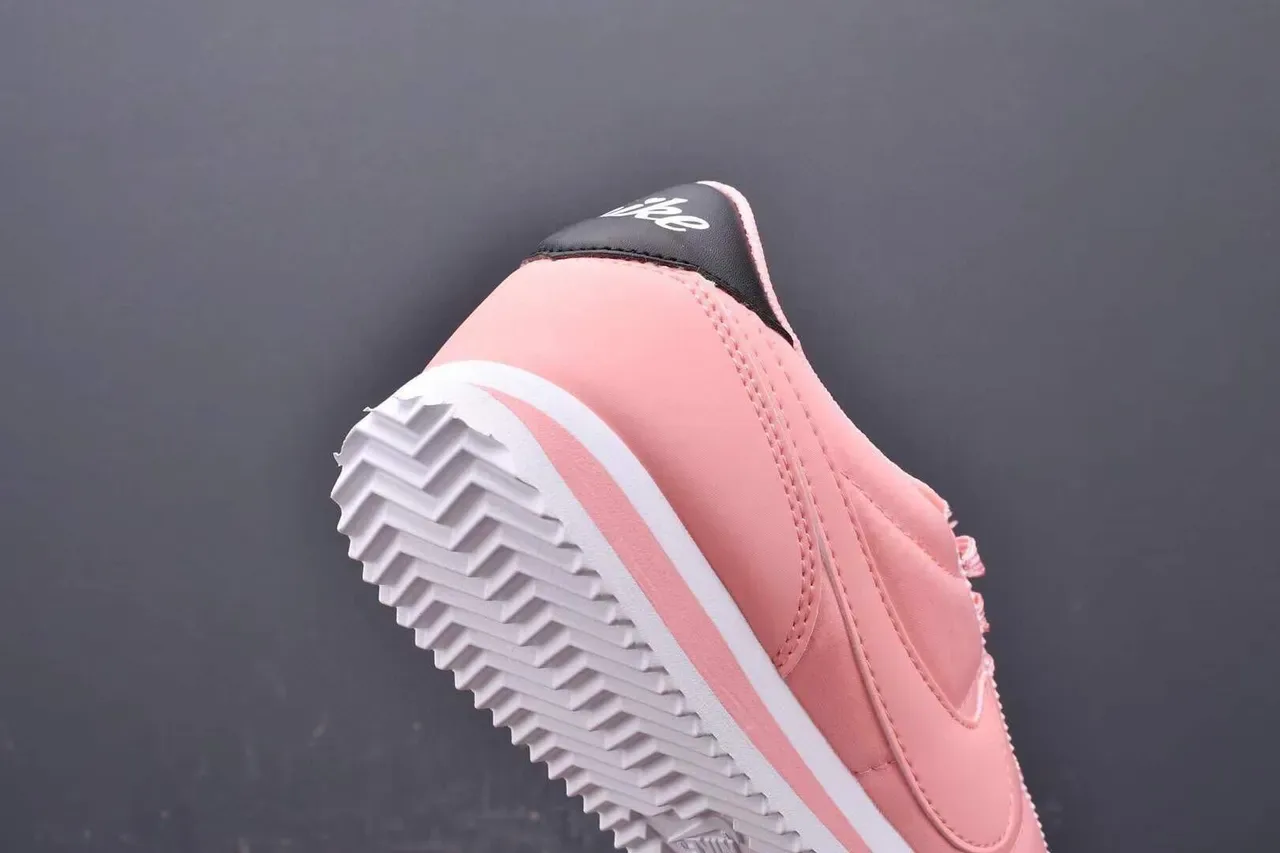 Nike Cortez Chaussures Lifestyle Rose et Noir 5