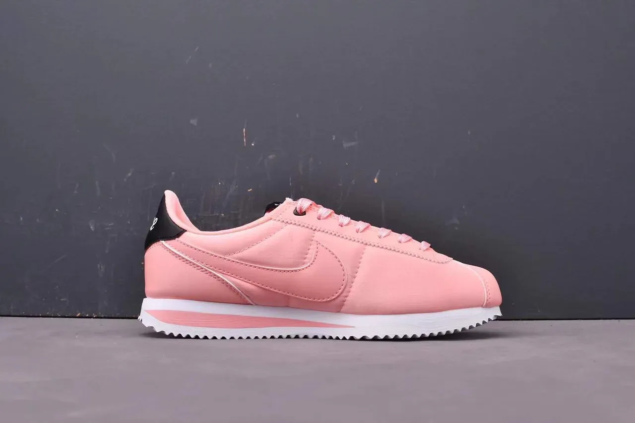 Nike Cortez Chaussures Lifestyle Rose et Noir 8